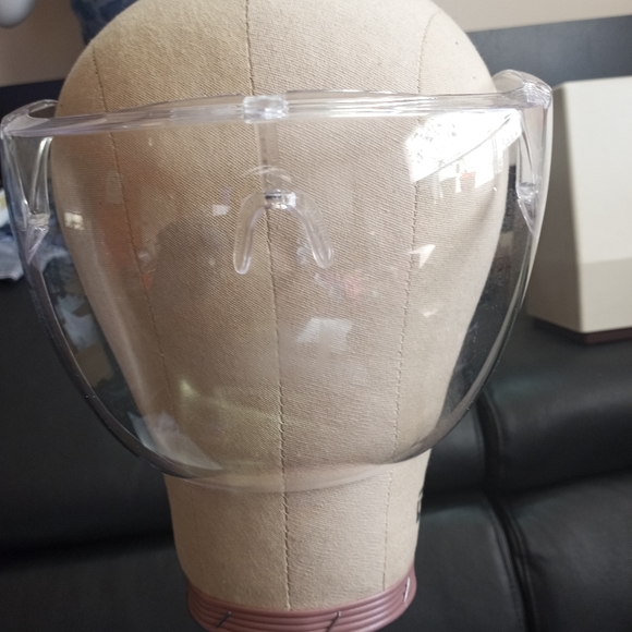 Protective Isolated Mask - Picture 11 of 12